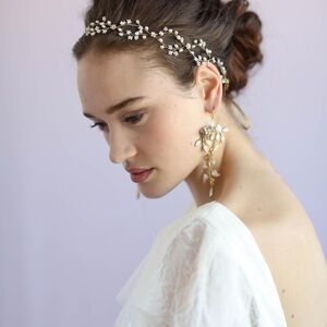 Elegant Gold Floral Headband